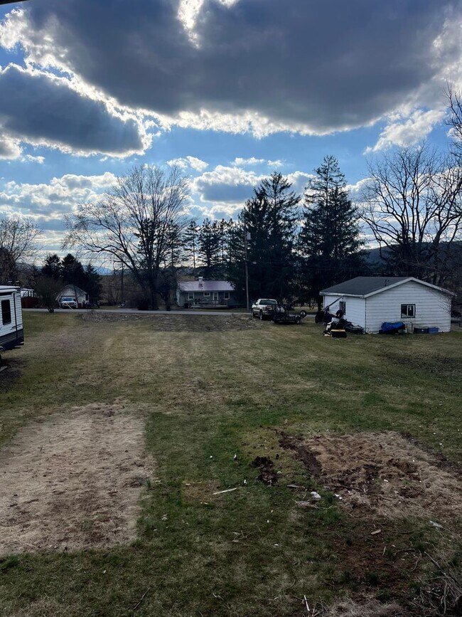 Building Photo - Newly Remodeled Single Family Home - Howar...