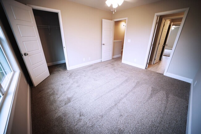 Building Photo - 220 Drayton Dr