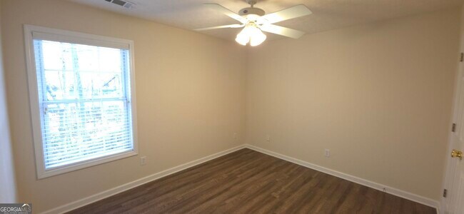 Building Photo - 838 Pond View Ct