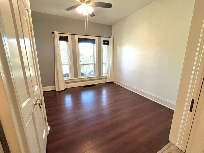 Building Photo - ***NEW LOW PRICE and Move in Special*** Charming 2 bed 1 bath W/D in unit, free parking, renovate...
