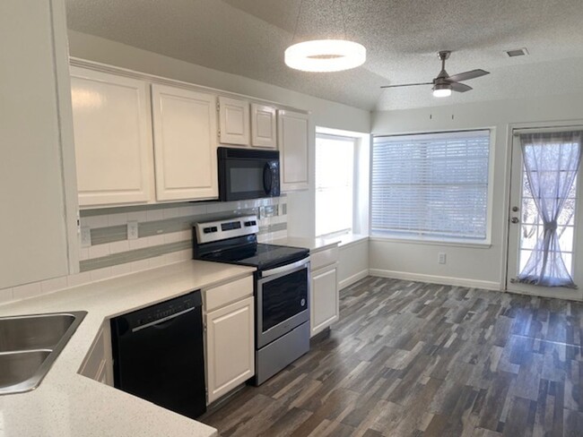 Building Photo - $500 OFF FIRST FULL MONTHS RENT WITH MOVE ...