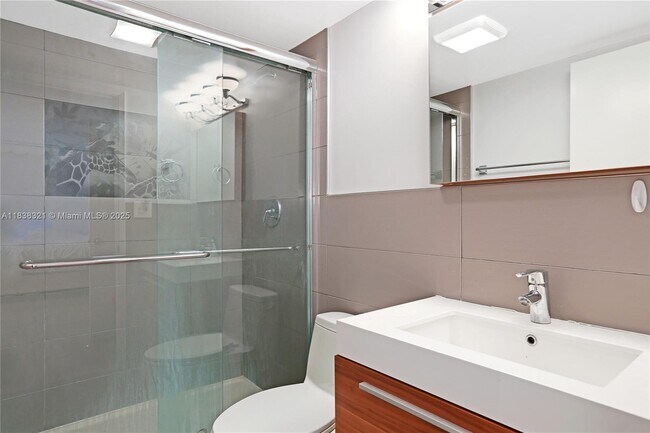 Building Photo - 4301 Collins Ave