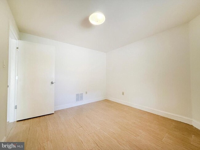 Building Photo - 10240 Arizona Cir