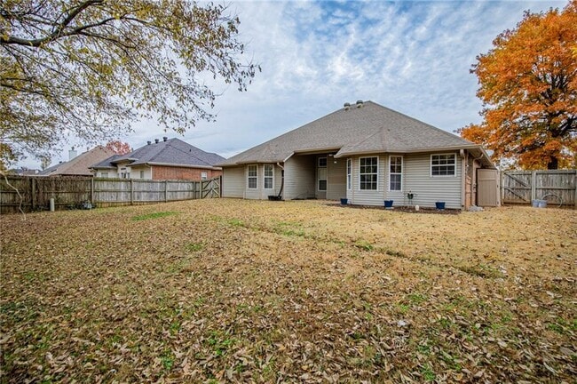 Building Photo - 3800 SE 8th St