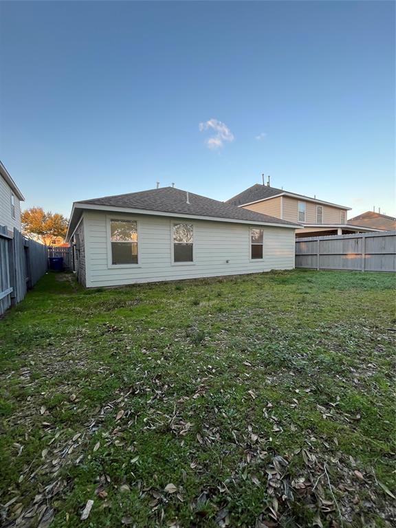 Building Photo - 18251 River Sage Dr