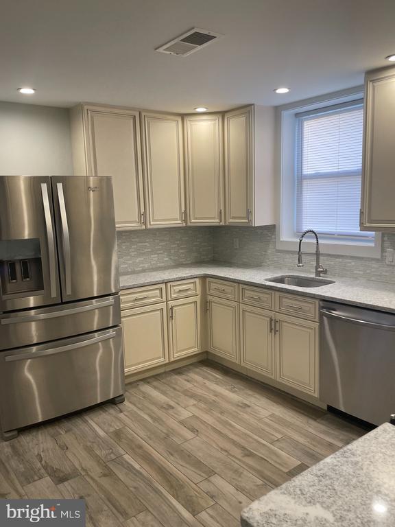 Building Photo - 3901 Richmond St