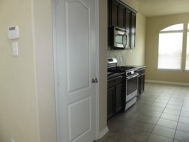 Building Photo - 2801 Sand Dune Dr
