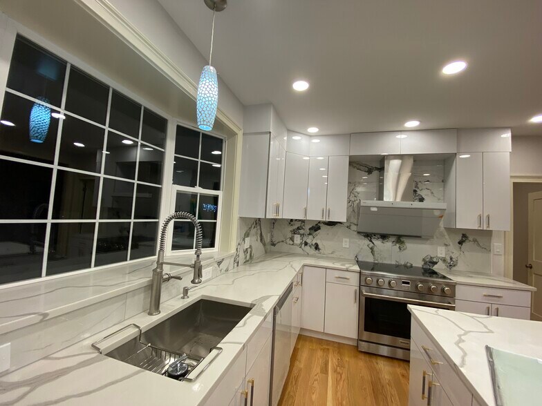 Building Photo - 583 Highland Ave