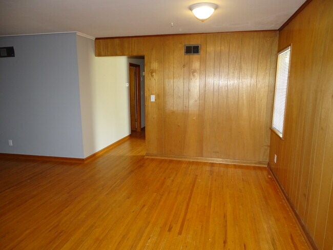 Building Photo - 4829 S Lawton Ave