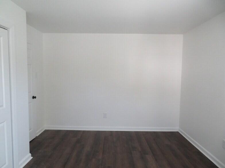 Building Photo - 7895 Pavilion Dr