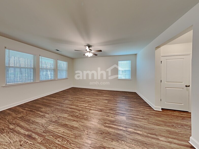 Building Photo - 732 Callan Ct