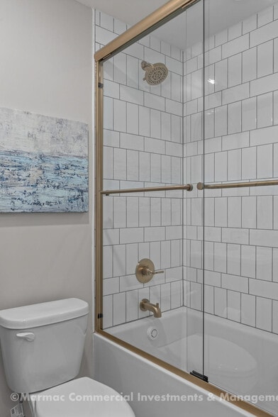 Building Photo - 154 N Poplar St