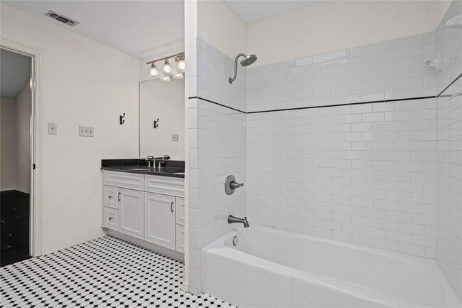 Building Photo - 1801 Broken Shoe Cove