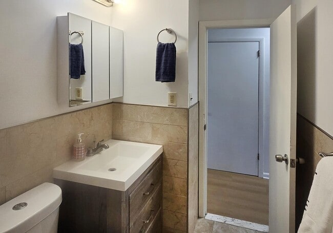 Building Photo - 238 High St