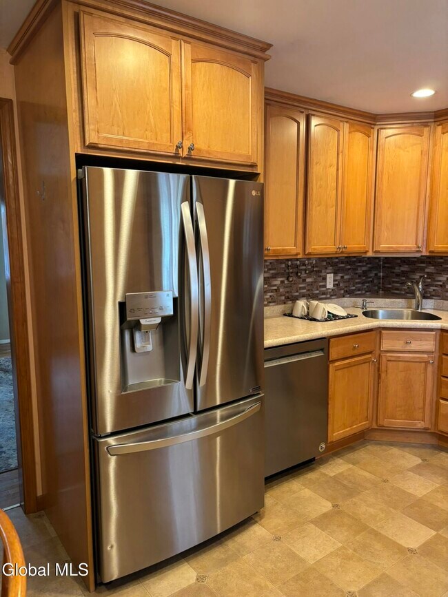 Building Photo - 52 Trottingham Rd