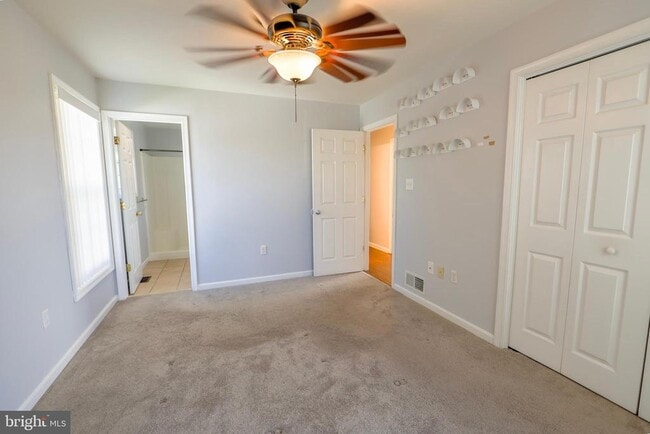 Building Photo - 18500 Bull Run Dr