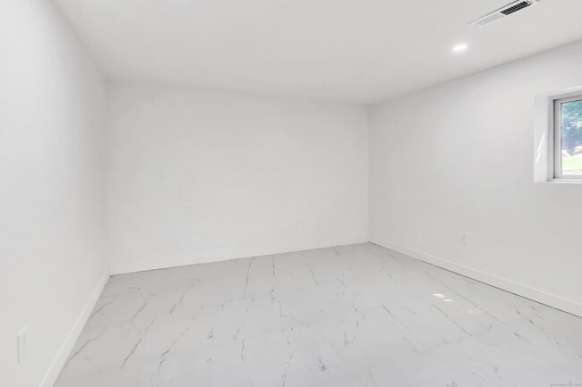 Building Photo - 51 Great Oak Rd