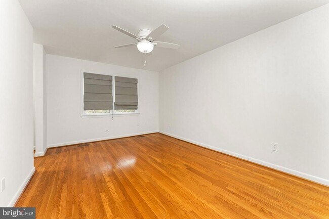 Building Photo - 1808 Golf View Ct