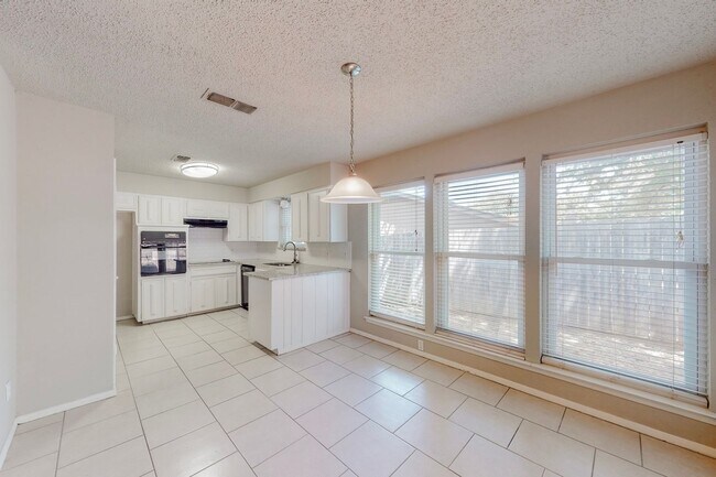 Building Photo - Available June 1st! 3 Bedroom 2 Bath East ...
