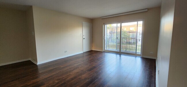 Building Photo - 9461 Bay Colony Dr