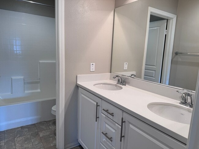 Building Photo - Large Newer Home - 4 Bedroom / 3 1/2 Bath