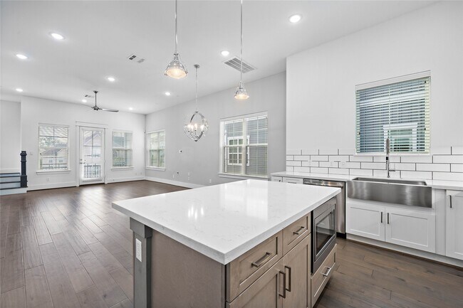 Building Photo - 1161 W 24th St