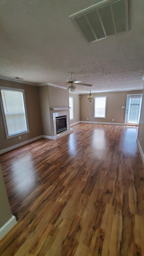 Building Photo - 3 Bedroom Home in Gated Community