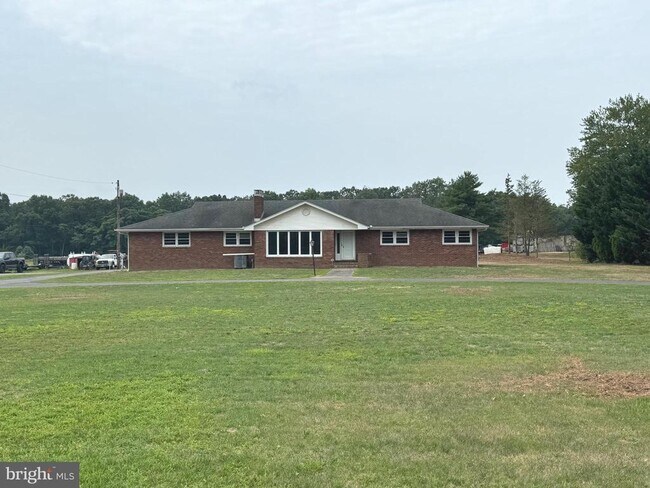 Building Photo - 6996 Harding Hwy