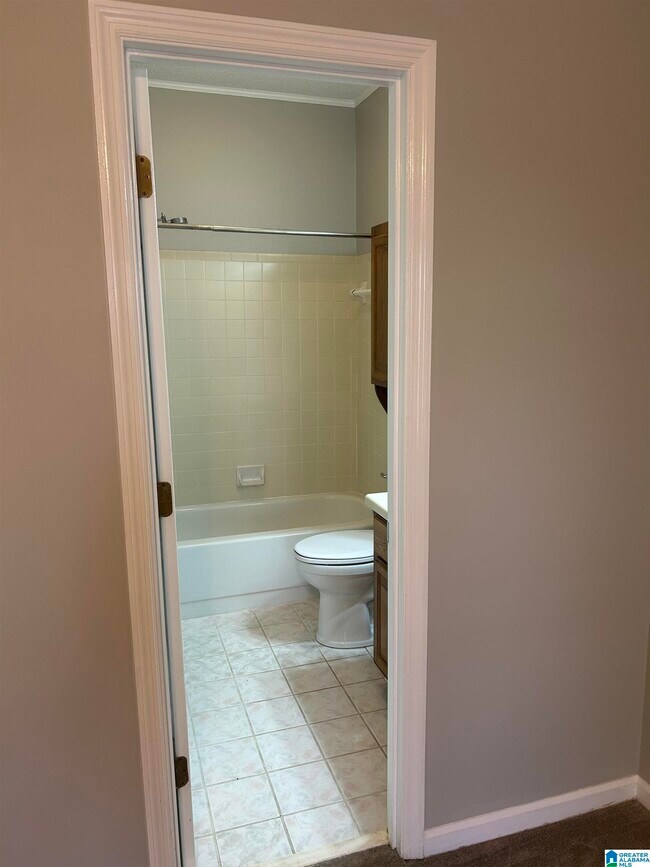 Building Photo - 2212 Ascot Ln