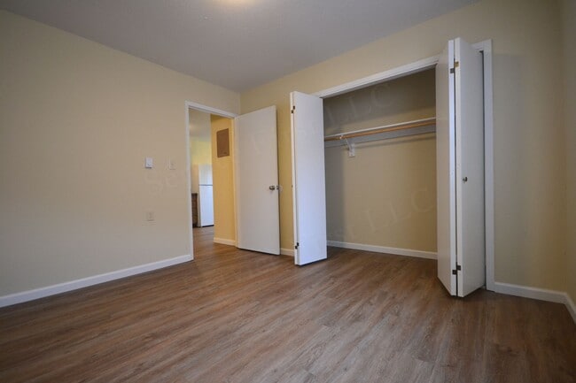 Building Photo - Cross Timbers Apartment