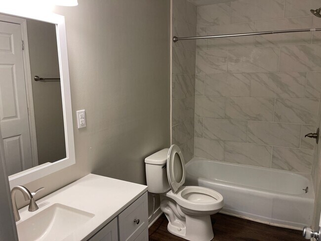 Building Photo - 1308 Ivy St