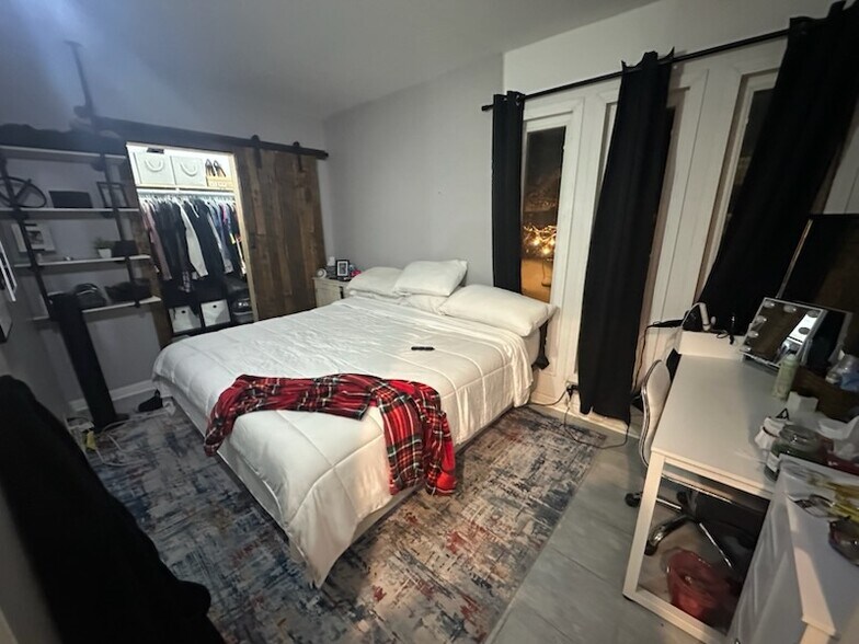 Building Photo - 31 Dix Ave