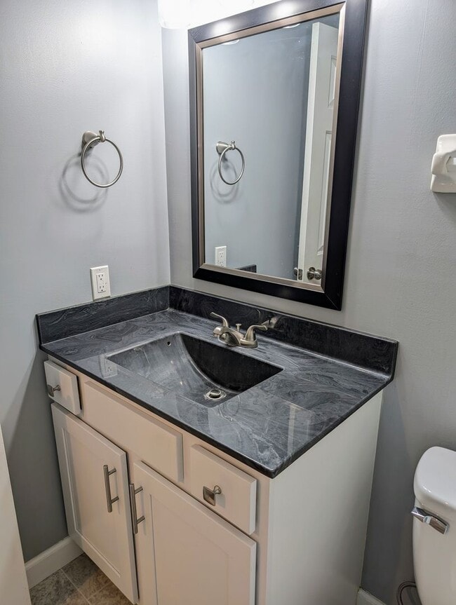 Building Photo - AVAILABLE SOON - 3 Bedroom / 2 Full Bath Home in Englewood!