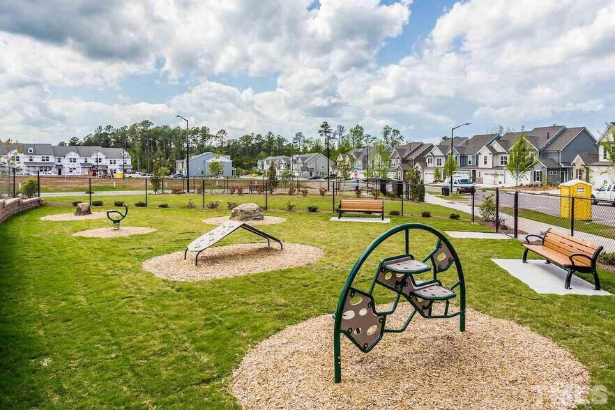 Building Photo - Room in Townhome on Whitesell Way