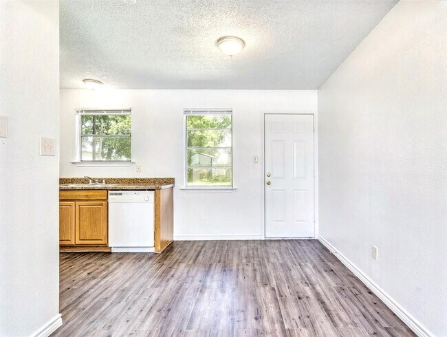 Building Photo - "Charming 2-Bedroom Retreat in San Marcos – Perfect Blend of Comfort & Convenience!"