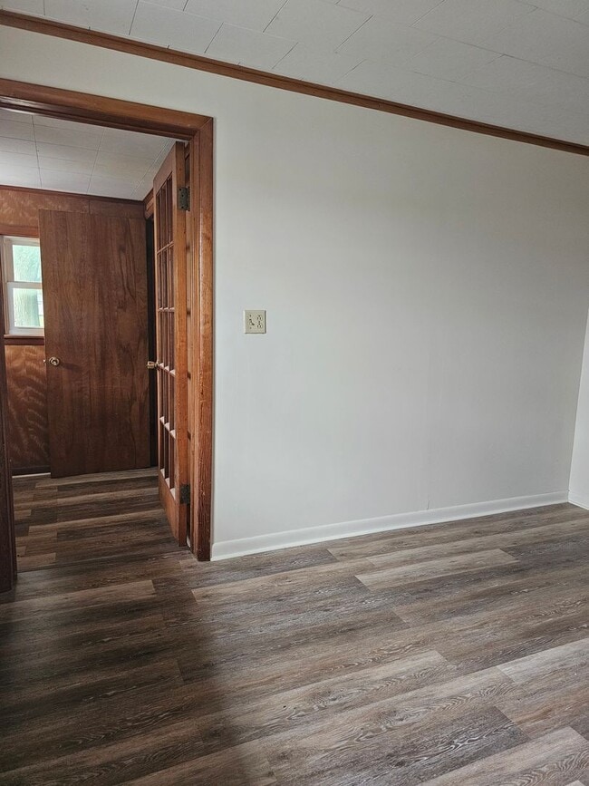 Building Photo - Country Living