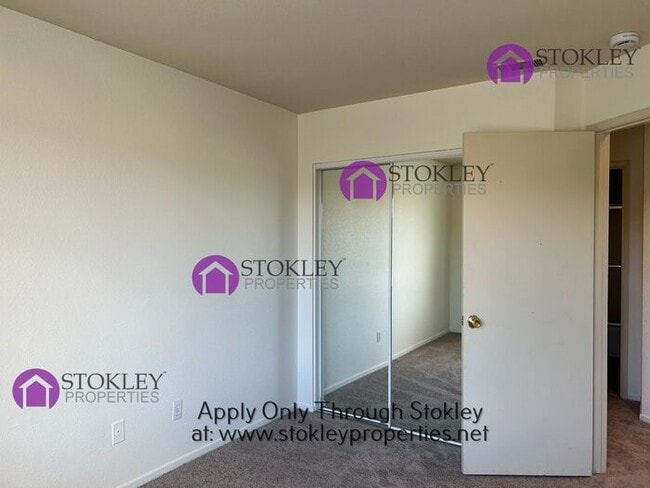 Building Photo - 4725 Country Hls Dr
