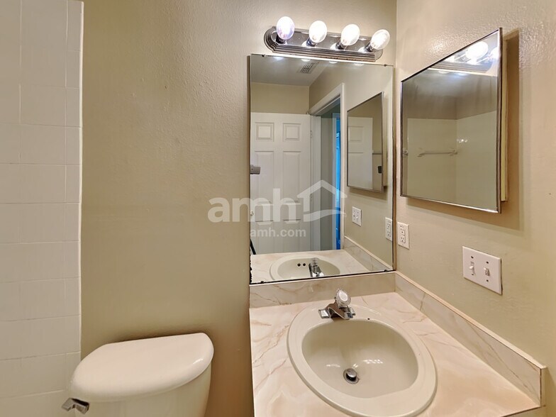 Building Photo - 5611 Brookdale Way