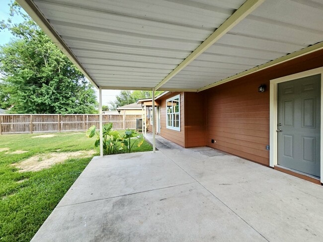 Building Photo - 1111 Belshire Rd