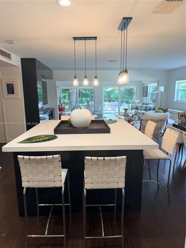 Building Photo - 2857 N Palm Aire Dr