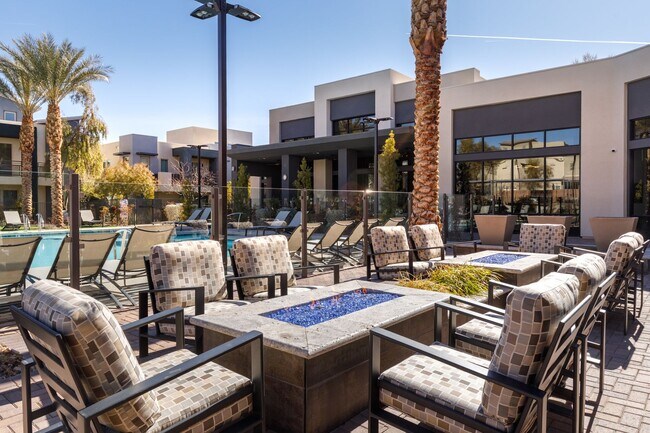 Building Photo - Luxury Summerlin townhome in resort style gated community