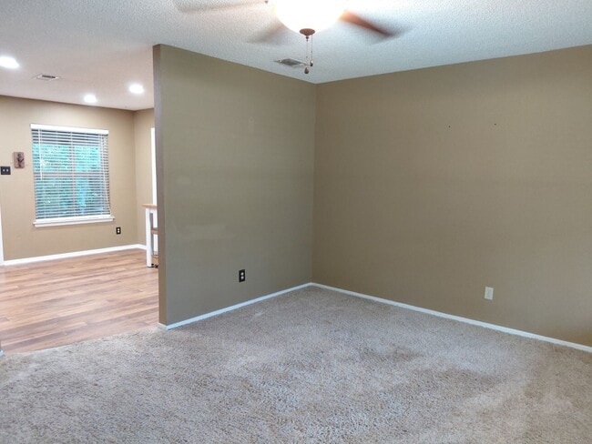 Building Photo - 4/2 Private Backyard + Huge SHOP