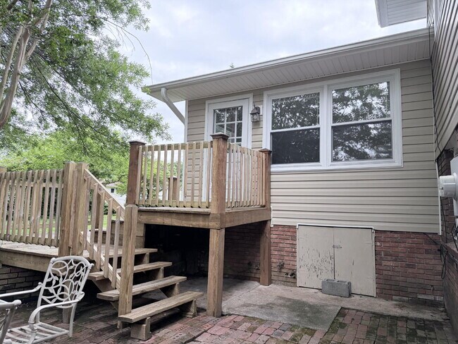 Building Photo - 725 Wildflower Ln