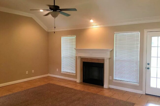 Building Photo - Available in August - 3 Bedroom in Wake Village