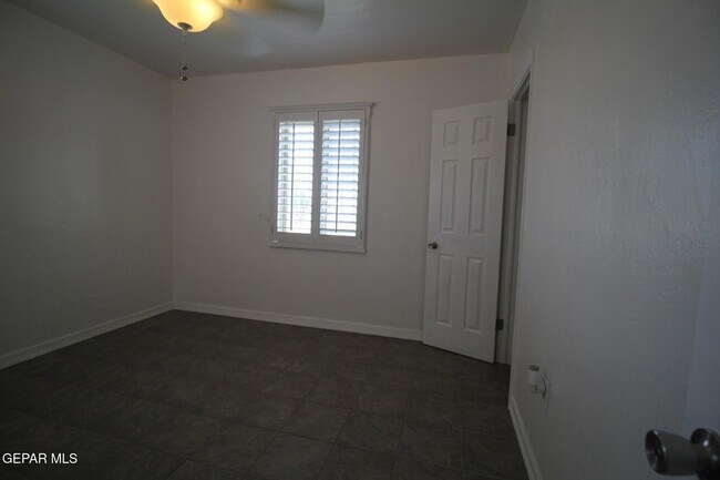 Building Photo - 2529 Jackson Ave