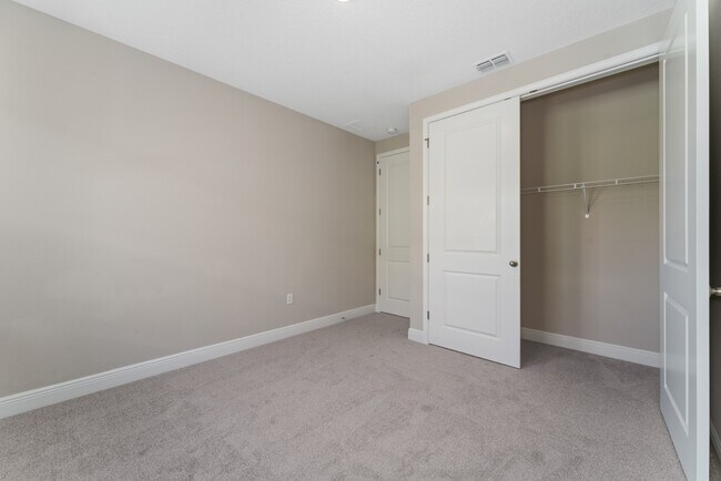 Building Photo - 13254 McMillan Dr