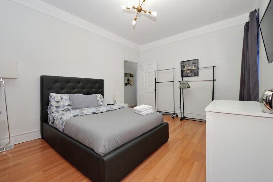 Building Photo - 444 First Ave Loop