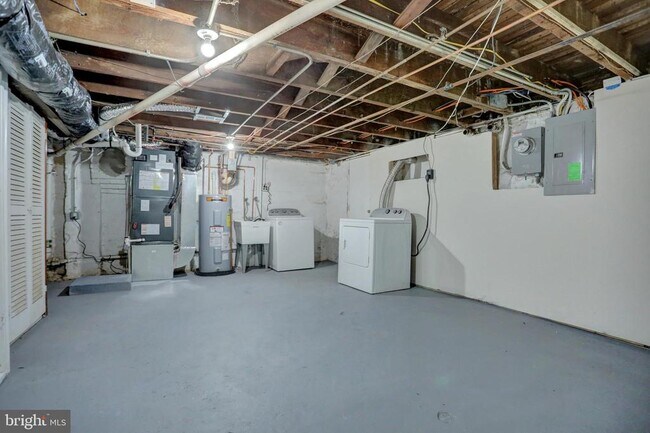 Building Photo - 3202 Dudley Ave