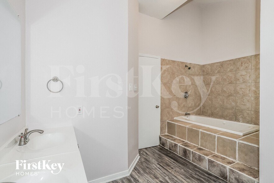 Building Photo - 7610 San Benito Dr