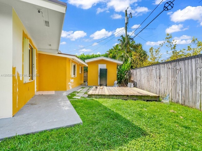 Building Photo - 1430 SW 102nd Ct